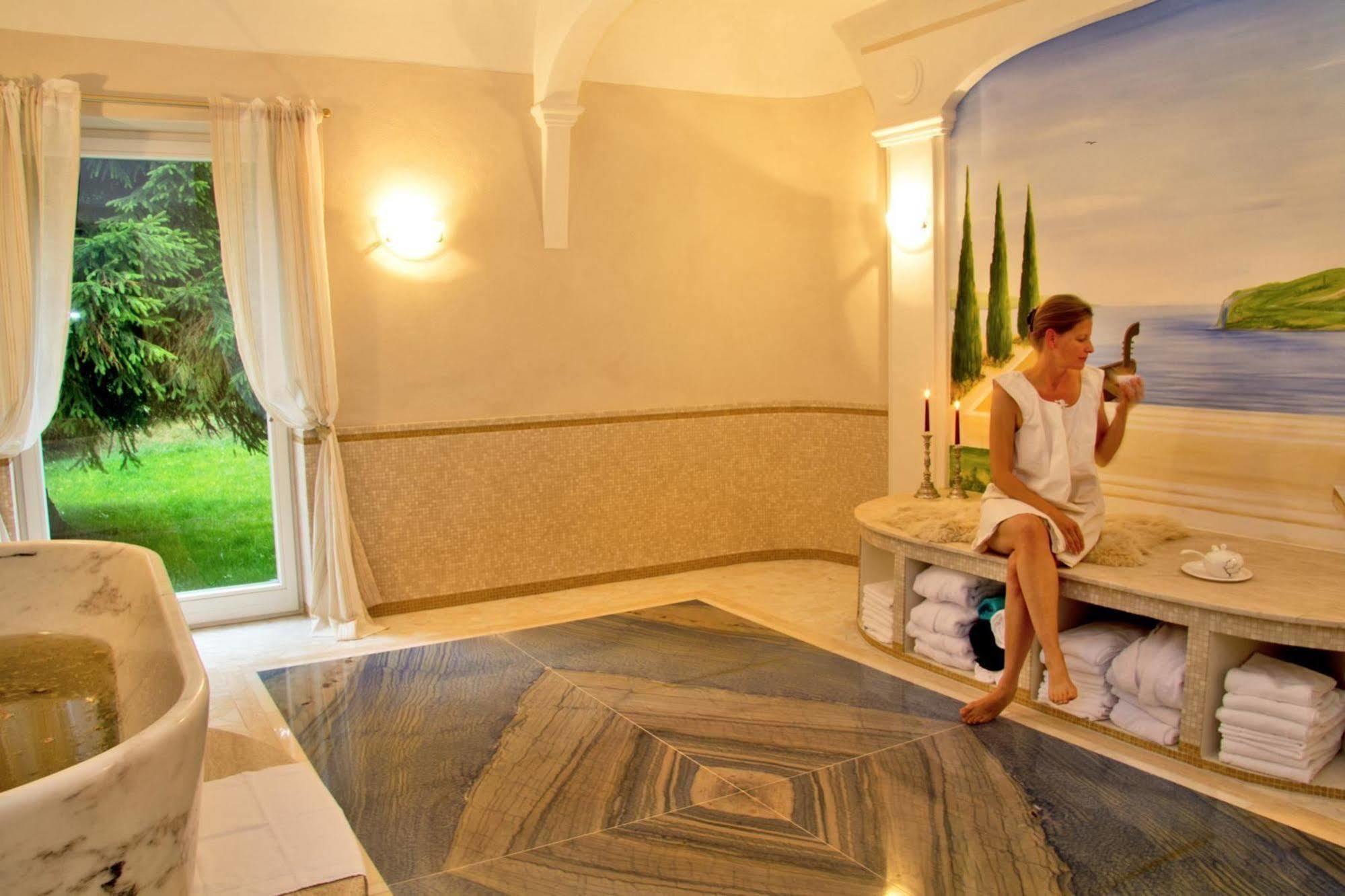 "Gutshof Lilienfein" - Medical Resort & Herbal Spa Im Suedschwarzwald Wieden Bagian luar foto